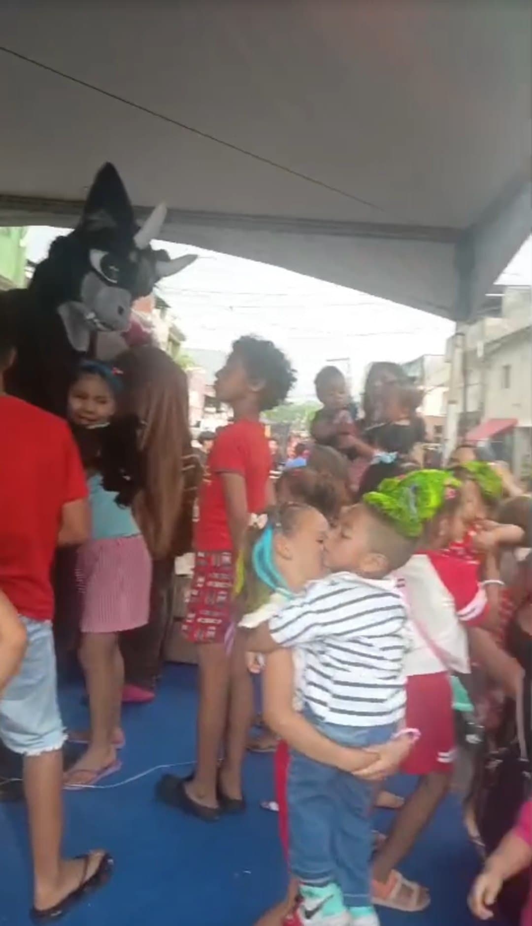 Encontro com os personagens na área da ação