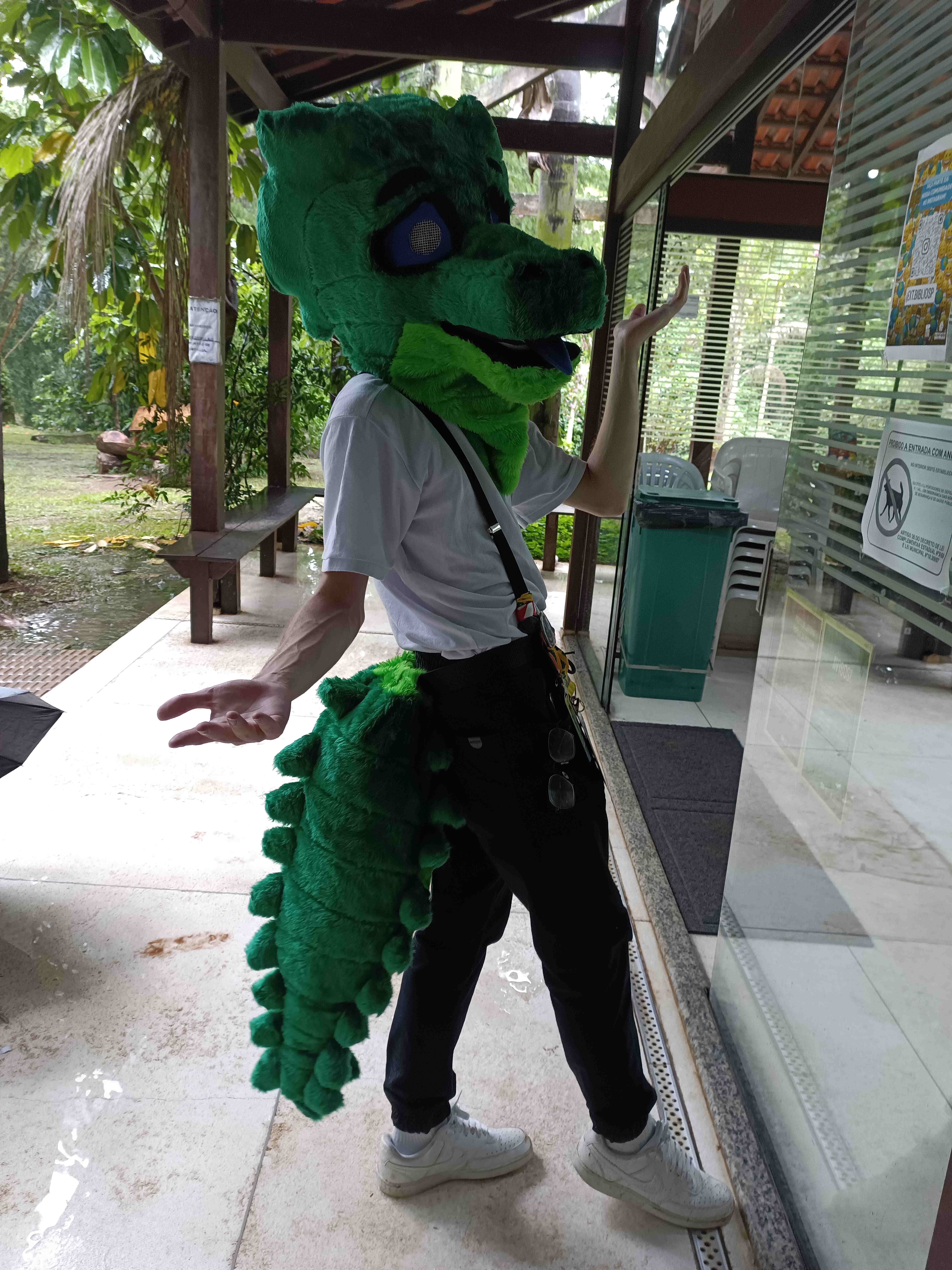 FurrLike-U no Piqueri - fursuit de crocodilo